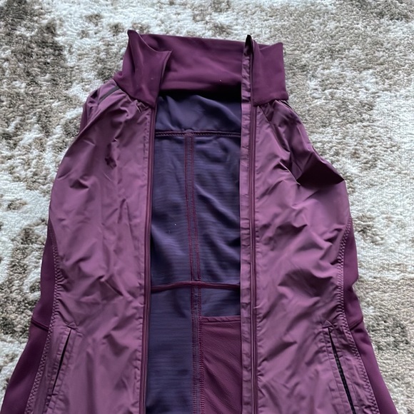 Lululemon Won't Stop Vest Plum Size 4 Rulu - Picture 4 of 8